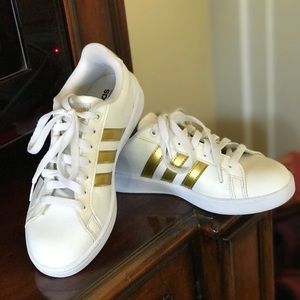 EUC Adidas Women’s Grand Court Leather Sneaker